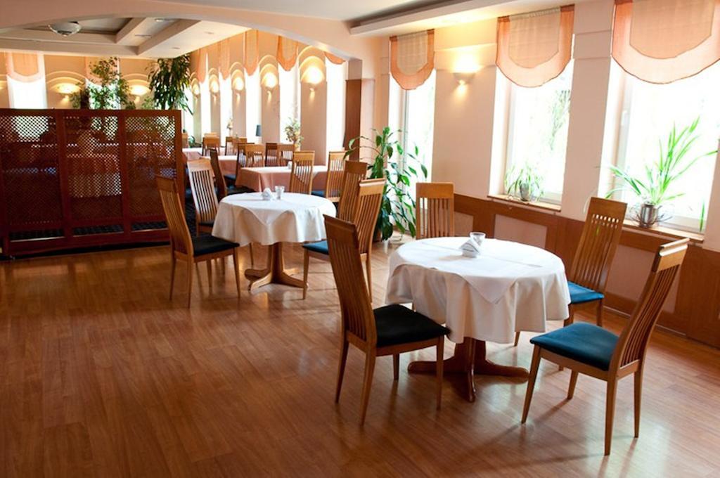 Hotel Naramowice Poznan Restoran fotoğraf